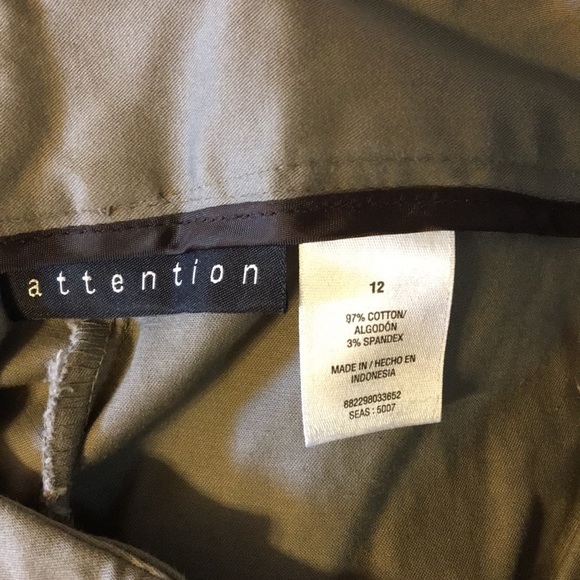 Attention Size 12 Shorts - Picture 2 of 3